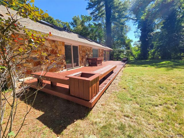 32 Valley Road, Old Westbury, NY 11568