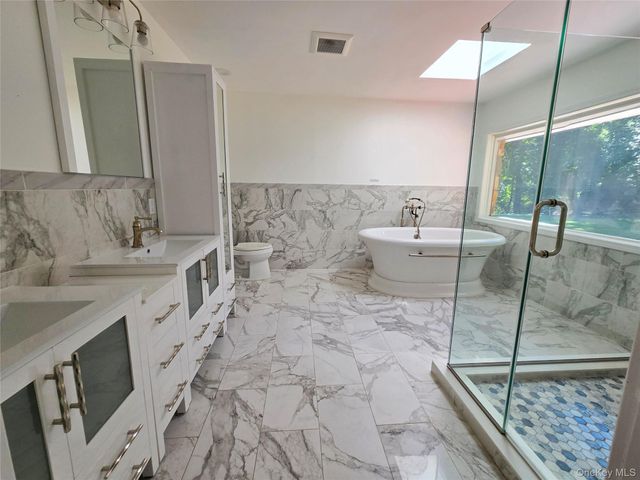 32 Valley Road, Old Westbury, NY 11568