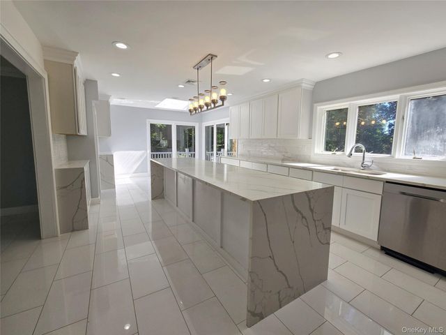 32 Valley Road, Old Westbury, NY 11568