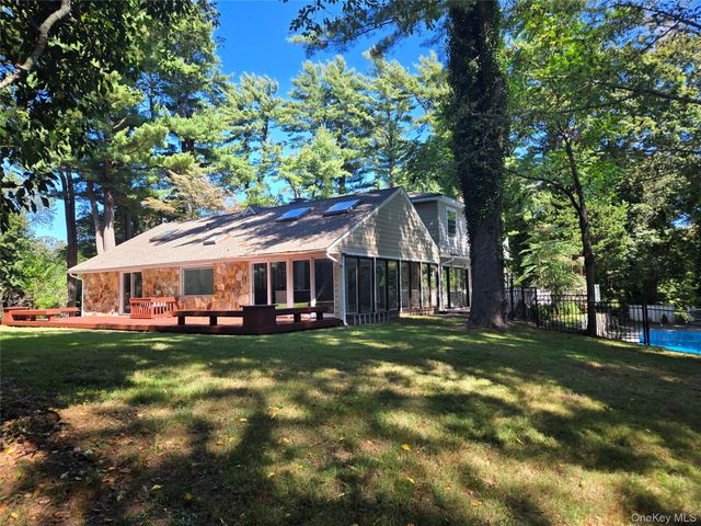 32 Valley Road, Old Westbury, NY 11568