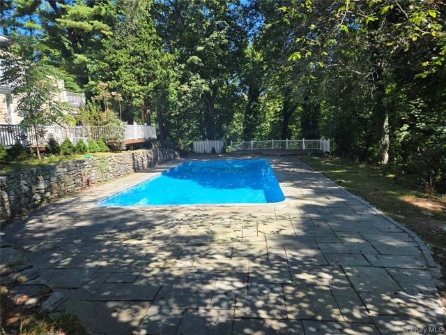 32 Valley Road, Old Westbury, NY 11568