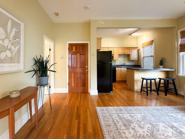 392 Norfolk St 2, Cambridge, MA 02139