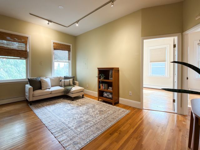 392 Norfolk St 2, Cambridge, MA 02139