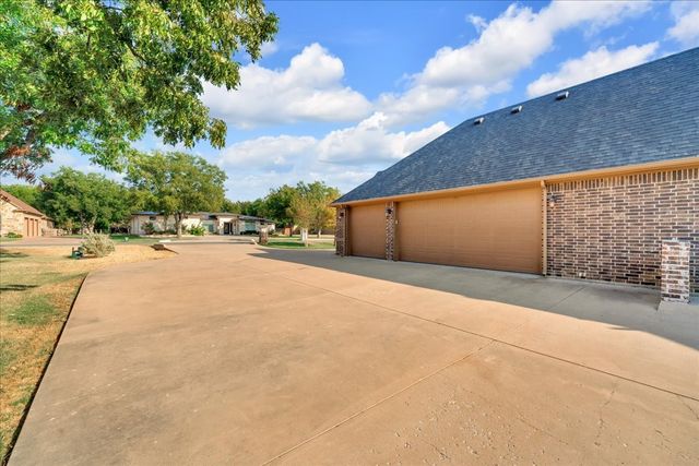 6410 Pinehurst Drive, Granbury, TX 76049