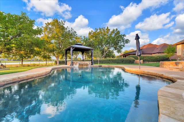 6410 Pinehurst Drive, Granbury, TX 76049