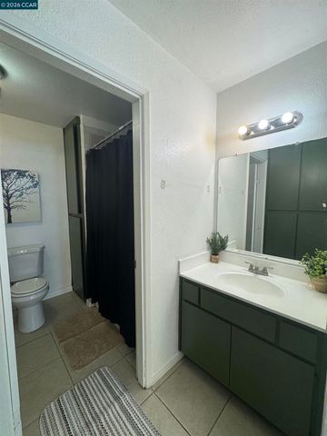 7516 Whisperwillow Dr, Sacramento, CA 95828