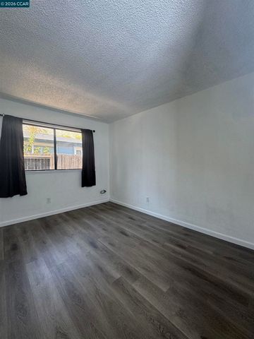 7516 Whisperwillow Dr, Sacramento, CA 95828