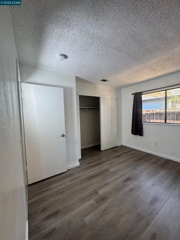 7516 Whisperwillow Dr, Sacramento, CA 95828