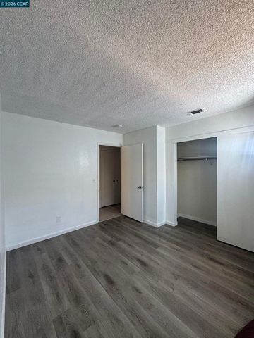 7516 Whisperwillow Dr, Sacramento, CA 95828