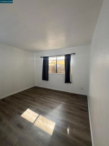 7516 Whisperwillow Dr, Sacramento, CA 95828