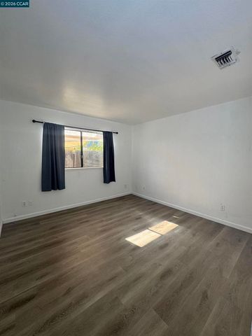 7516 Whisperwillow Dr, Sacramento, CA 95828