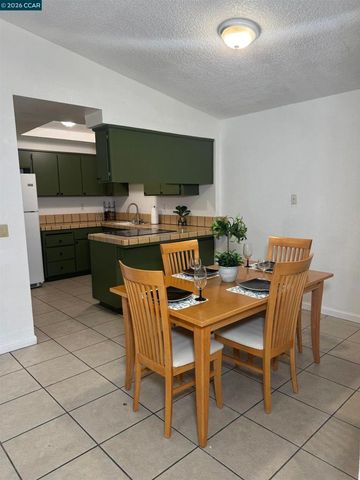 7516 Whisperwillow Dr, Sacramento, CA 95828