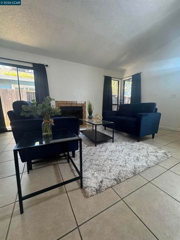 7516 Whisperwillow Dr, Sacramento, CA 95828