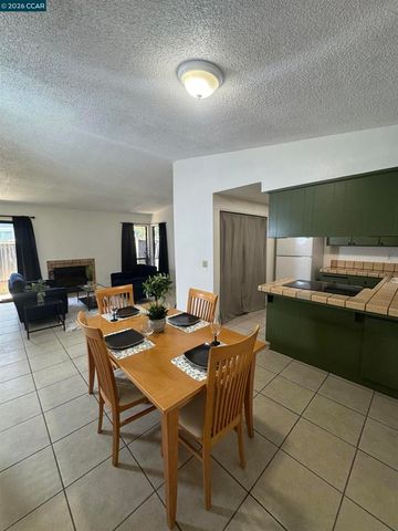 7516 Whisperwillow Dr, Sacramento, CA 95828