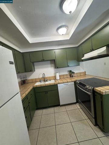 7516 Whisperwillow Dr, Sacramento, CA 95828