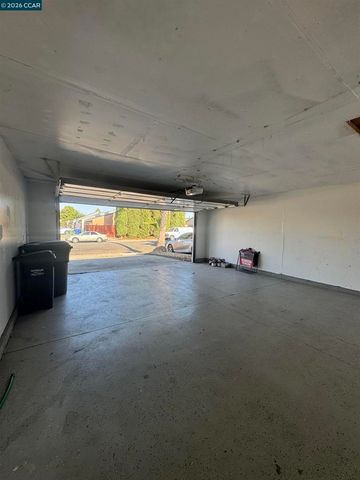 7516 Whisperwillow Dr, Sacramento, CA 95828