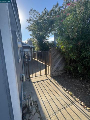 7516 Whisperwillow Dr, Sacramento, CA 95828