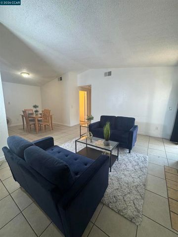 7516 Whisperwillow Dr, Sacramento, CA 95828