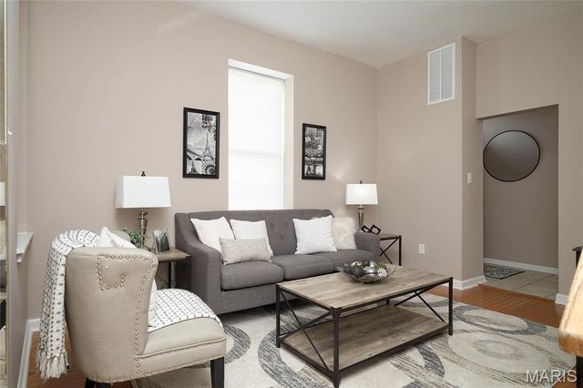 708 Ann Avenue R, St Louis, MO 63104