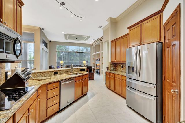 911 Forest Glen Lane, Wellington, FL 33414