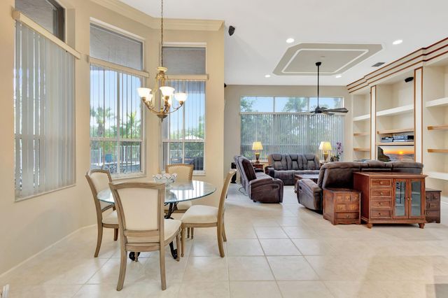 911 Forest Glen Lane, Wellington, FL 33414