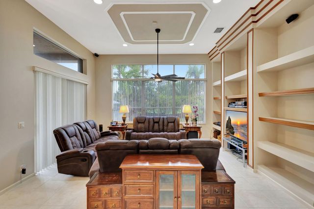 911 Forest Glen Lane, Wellington, FL 33414