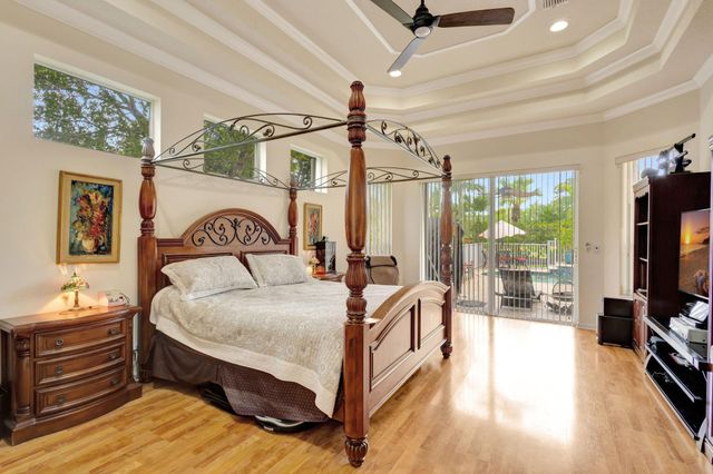 911 Forest Glen Lane, Wellington, FL 33414