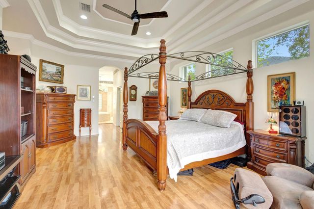 911 Forest Glen Lane, Wellington, FL 33414