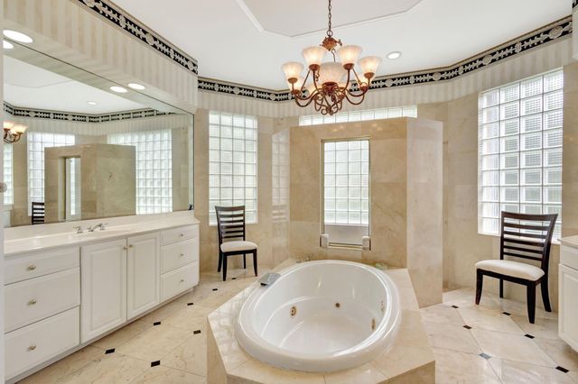 911 Forest Glen Lane, Wellington, FL 33414