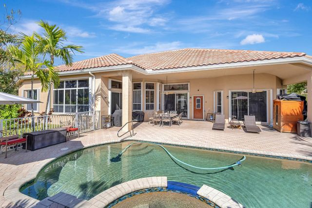 911 Forest Glen Lane, Wellington, FL 33414