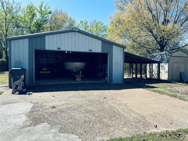 619 County Road 3350, Emory, TX 75440