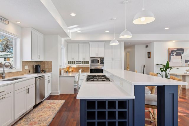 1201 Angelo Drive, Golden Valley, MN 55422