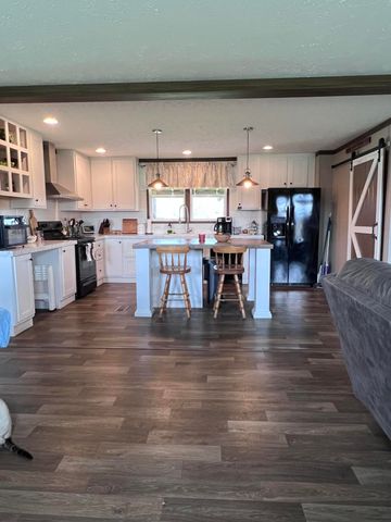 12195 Hwy 587, Beattyville, KY 41311