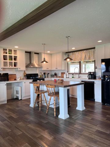 12195 Hwy 587, Beattyville, KY 41311