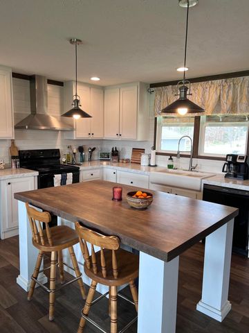 12195 Hwy 587, Beattyville, KY 41311