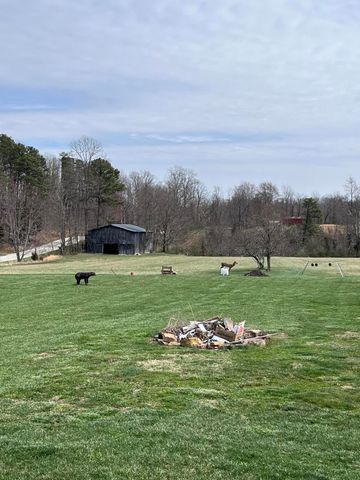 12195 Hwy 587, Beattyville, KY 41311