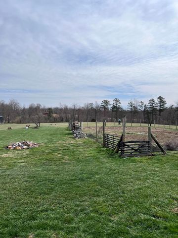12195 Hwy 587, Beattyville, KY 41311