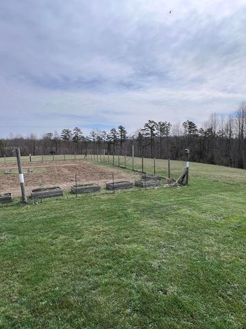 12195 Hwy 587, Beattyville, KY 41311