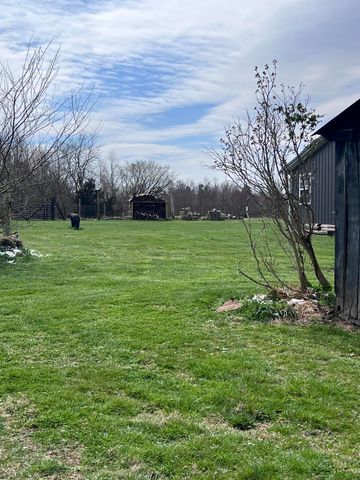 12195 Hwy 587, Beattyville, KY 41311
