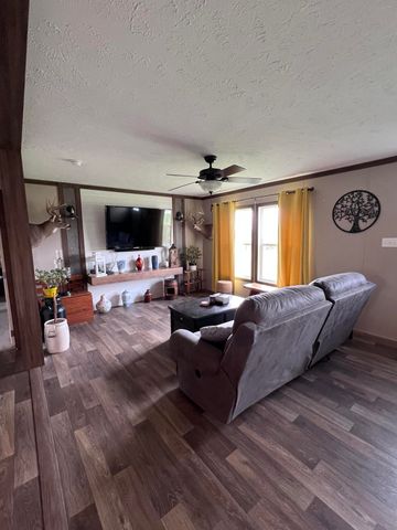 12195 Hwy 587, Beattyville, KY 41311