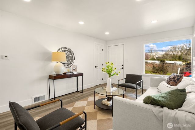 935 N 92nd Street, Seattle, WA 98103