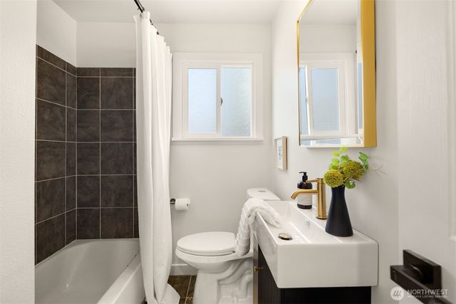 935 N 92nd Street, Seattle, WA 98103