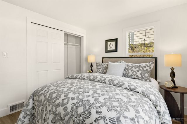 935 N 92nd Street, Seattle, WA 98103