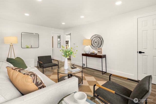 935 N 92nd Street, Seattle, WA 98103