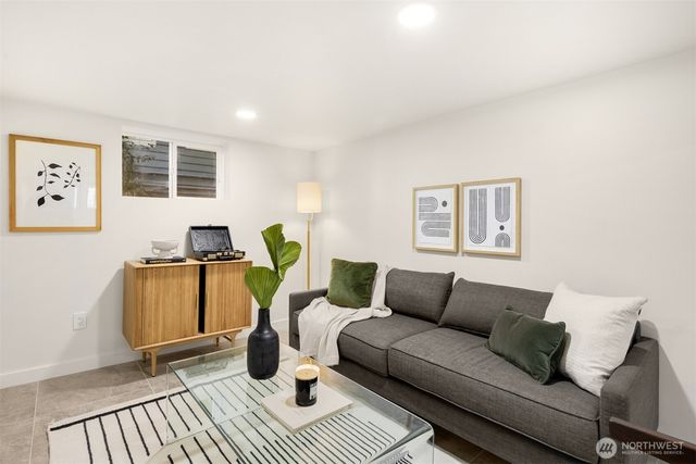 935 N 92nd Street, Seattle, WA 98103