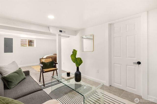 935 N 92nd Street, Seattle, WA 98103