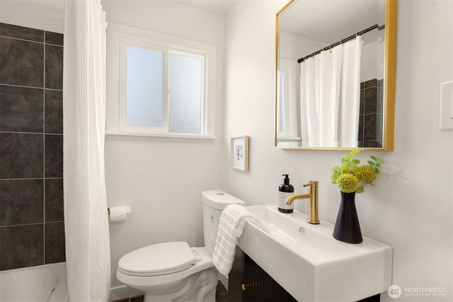 935 N 92nd Street, Seattle, WA 98103