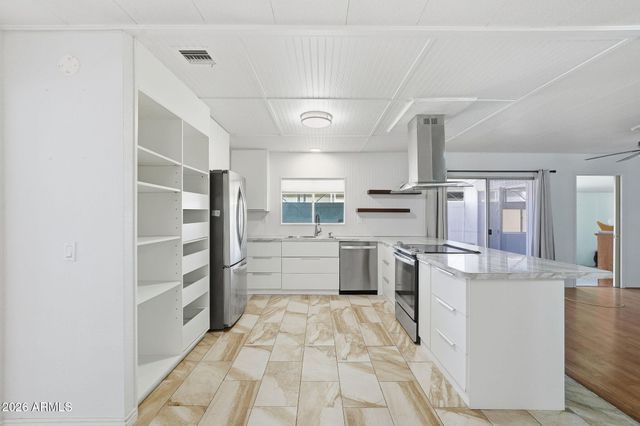 120 N VAL VISTA Drive 118, Mesa, AZ 85213