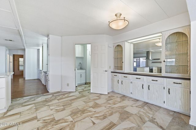 120 N VAL VISTA Drive 118, Mesa, AZ 85213