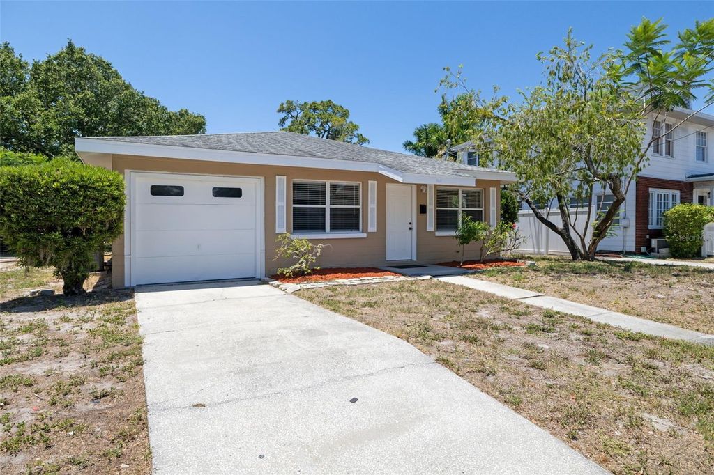Image 2 of property listing at 808 26TH STREET W, Bradenton, FL 34205
